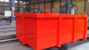 En color rojo, con arandelas para facilitar su colocación y transporte