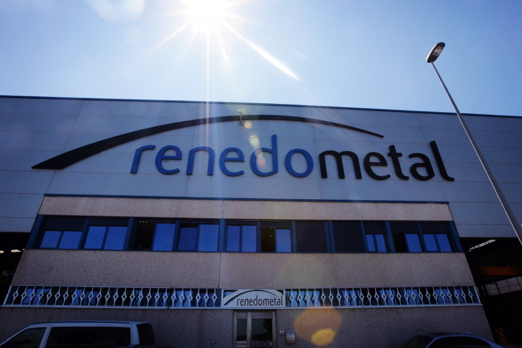 Renedo Metal, empresa de estructuras metálicas instalada en el Polígono La Yasa de Albelda de Iregua, La Rioja. © Justo Rodríguez 05/07/2010